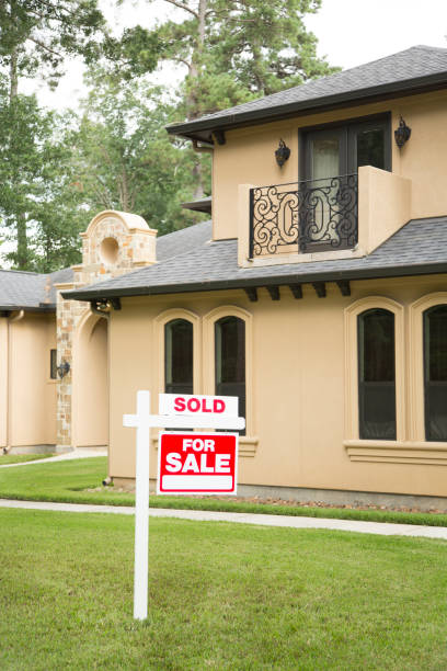 istock Lovely home listed for sale. 1351189933
