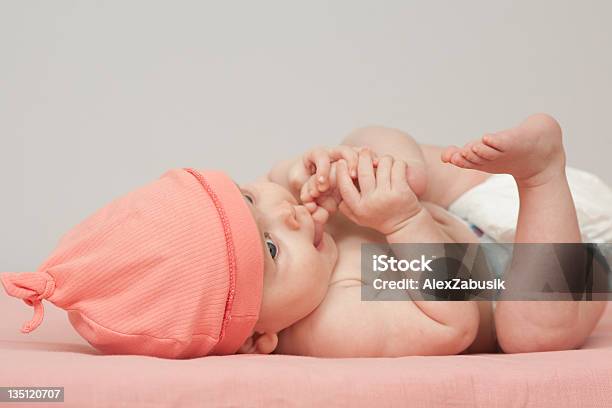 Azzurro Baby - Fotografie stock e altre immagini di 0-11 Mesi - 0-11 Mesi, 2-5 Mesi, Accudire