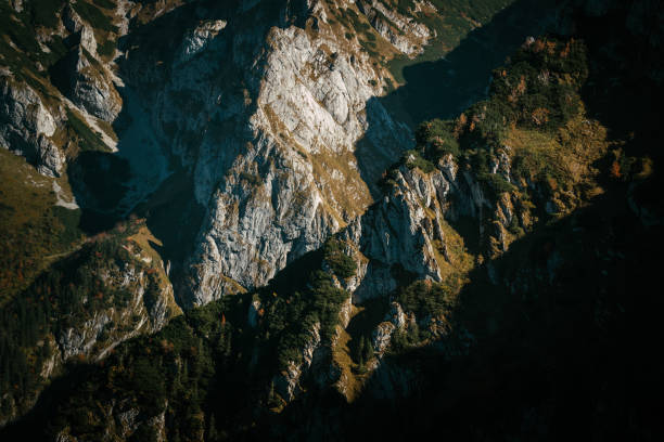 tatra mountains on autumn day. steep mountain side covered with moss - ridge mountain wilderness area poland imagens e fotografias de stock