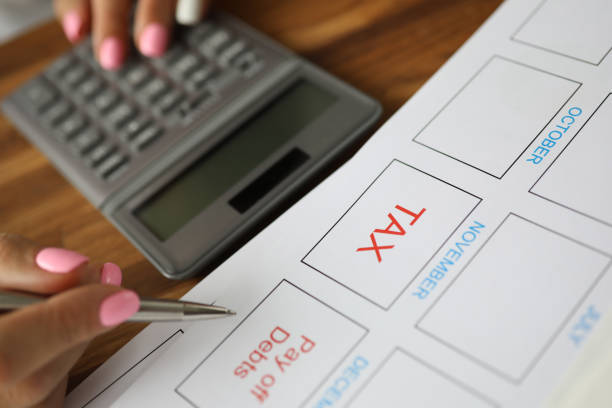 istock Hands fill the annual calendar with calculator 1351263886