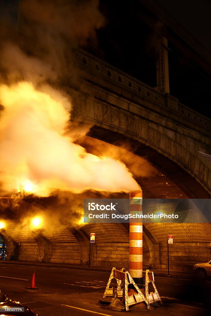 NYC 연료증기 벤트 야간에만 - 로열티 프리 0명 스톡 사진