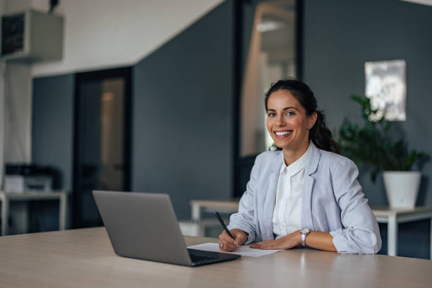 istock Adult woman, having a busy day at work 1351285254