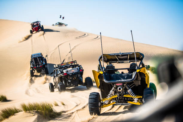 buggy car on the sand dunes - off road vehicle quadbike desert dirt road imagens e fotografias de stock