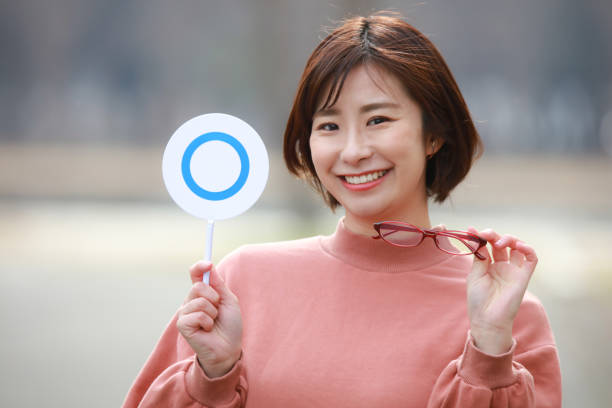 istock Woman with glasses and 〇 tag 1351303171