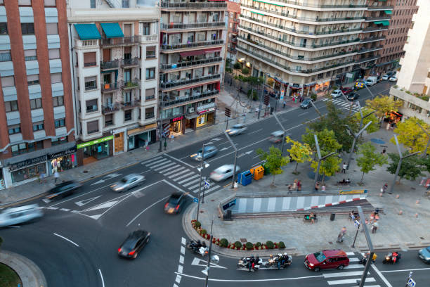 上から見たログローニョの街での活動 - motor vehicle outdoors crowd landscape ストックフォトと画像