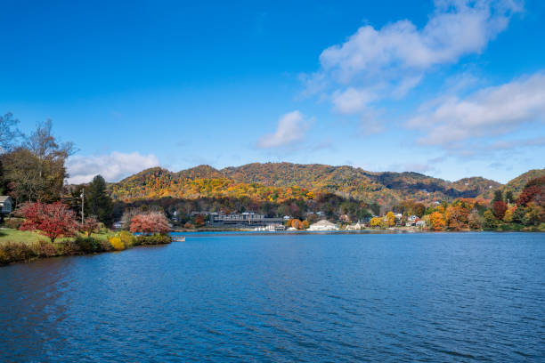 istock Lake Junaluska autumn scenery Appalachian Mountains. 1351369492