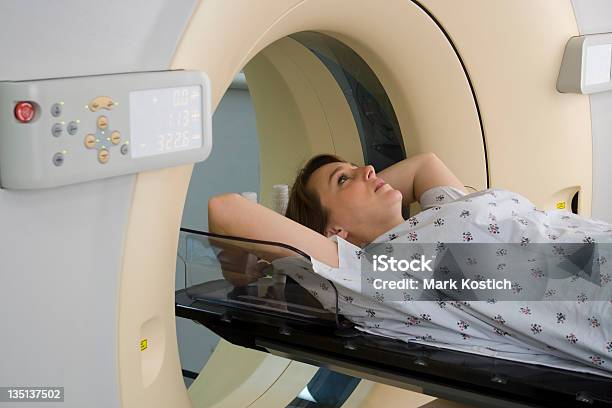 受入医療スキャン女性 - CTのストックフォトや画像を多数ご用意 - CT, CTスキャナー, MRI検査
