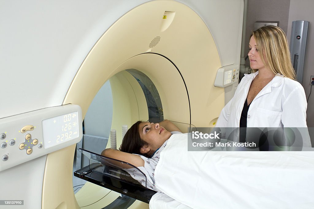 ヒスパニックの女性受入医療スキャン - CTのロイヤリティフリーストックフォト