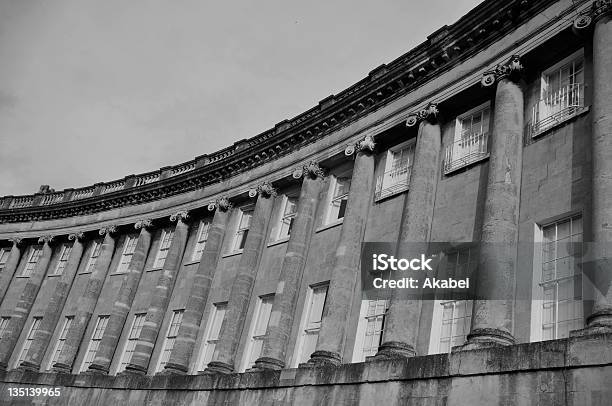 A Royal Crescent Em Banho De Inglaterra - Fotografias de stock e mais imagens de Antigo - Antigo, Ao Ar Livre, Apartamento