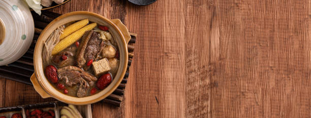 deliciosa olla caliente de pato jengibre en taiwán. - soup chinese culture herbal medicine chinese medicine fotografías e imágenes de stock