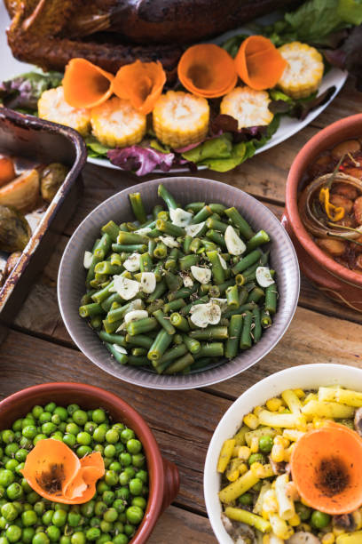 ensalada de judías verdes, de cerca - side dish fotografías e imágenes de stock