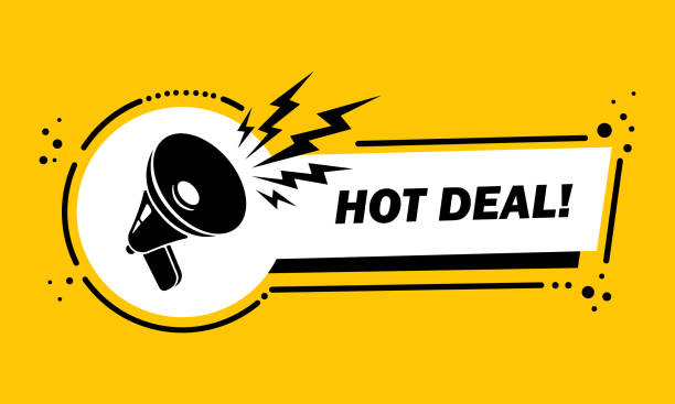 ilustraciones, imágenes clip art, dibujos animados e iconos de stock de megáfono con banner de burbuja de discurso hot deal. altavoz. etiqueta para negocios, marketing y publicidad. vector sobre fondo aislado. eps 10 - rebaja