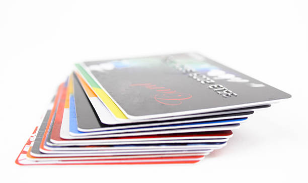 cartes de crédit - credit card photography stack finance photos et images de collection