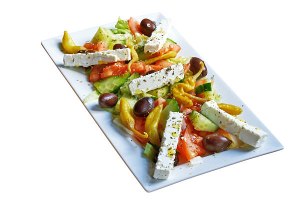 プレート上のギリシャのサラダのオーバーヘッドショット - fetta cheese ストックフォトと画像