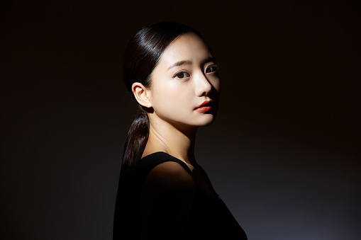https://media.istockphoto.com/id/1351459584/photo/elegant-beauty-portrait-of-a-young-asian-woman-in-light-and-shadow.jpg?b=1&s=170667a&w=0&k=20&c=ugl8B7PBAOR8-vV8J1e0qrkVHYCB-cPKRs2KgNtQaTY=