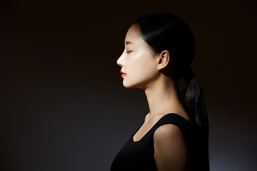 https://media.istockphoto.com/id/1351459662/photo/elegant-beauty-portrait-of-a-young-asian-woman-in-light-and-shadow.jpg?b=1&s=170667a&w=0&k=20&c=L7srNZNNhncAiUrviBVwTIOxkXphrlyZpF11bPZPkzg=