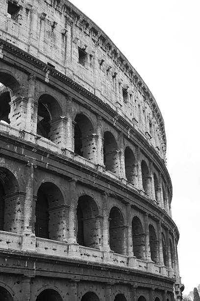 le colisée à rome - light nobody coliseum vertical photos et images de collection