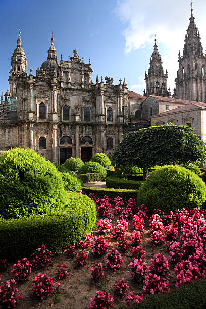 katedra, north wejście — santiago de compostela - ornamental garden cathedral church formal garden zdjęcia i obrazy z banku zdjęć