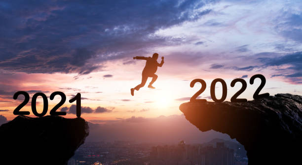 istock Businessman jumping from 2021 cliff to 2022 1351504006