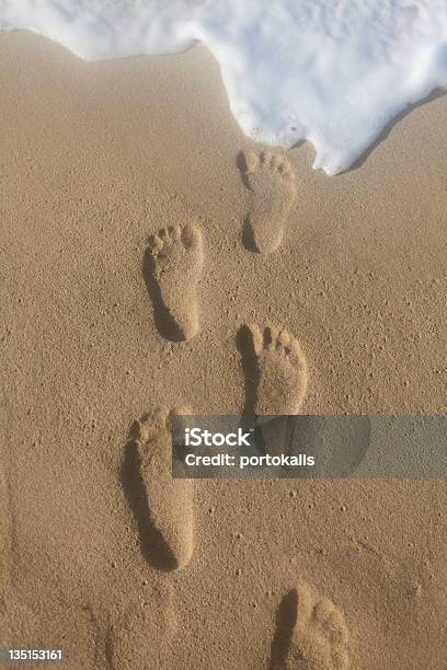 Footmarks Humanos Foto de stock y más banco de imágenes de Agua - Agua, Aire libre, Andar