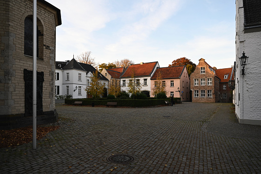 Suitbertus Stiftsplatz Di Duesseldorf Kaiserswerth Dalam Cahaya Malam ...