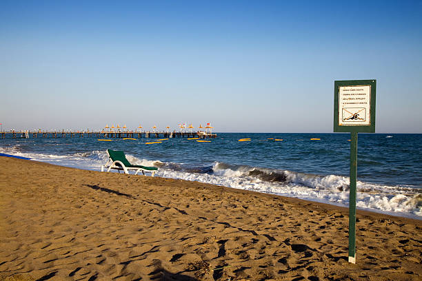 bech в г. анталия, turkey.no знак купание - bech стоковые фото и изображения