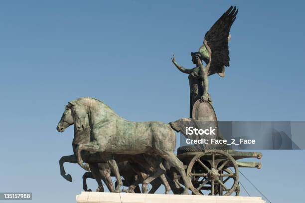 Statua Di Quadriga - Fotografie stock e altre immagini di Altare Della Patria - Altare Della Patria, Ambientazione esterna, Bronzo