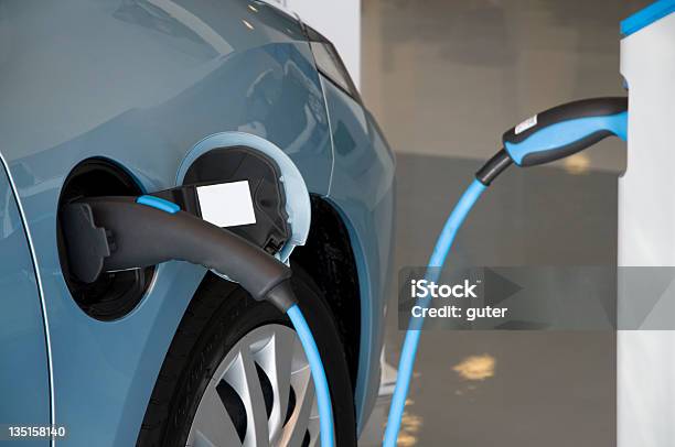 電気自動車の充電 - グリーンテクノロジーのストックフォトや画像を多数ご用意 - グリーンテクノロジー, ケーブル線, テクノロジー