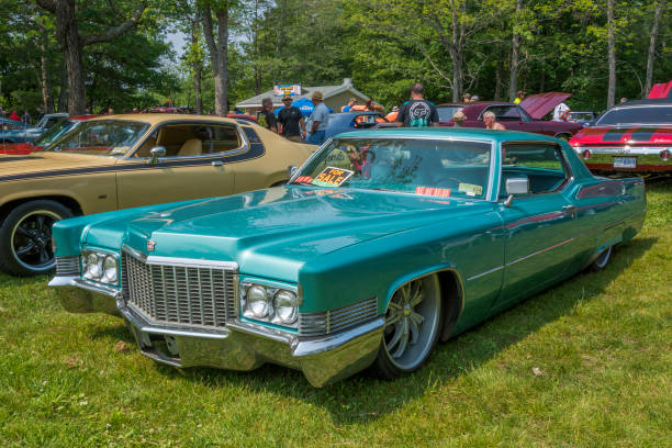 cadillac 2 de 1970 por techo rígido - hardtop fotografías e imágenes de stock