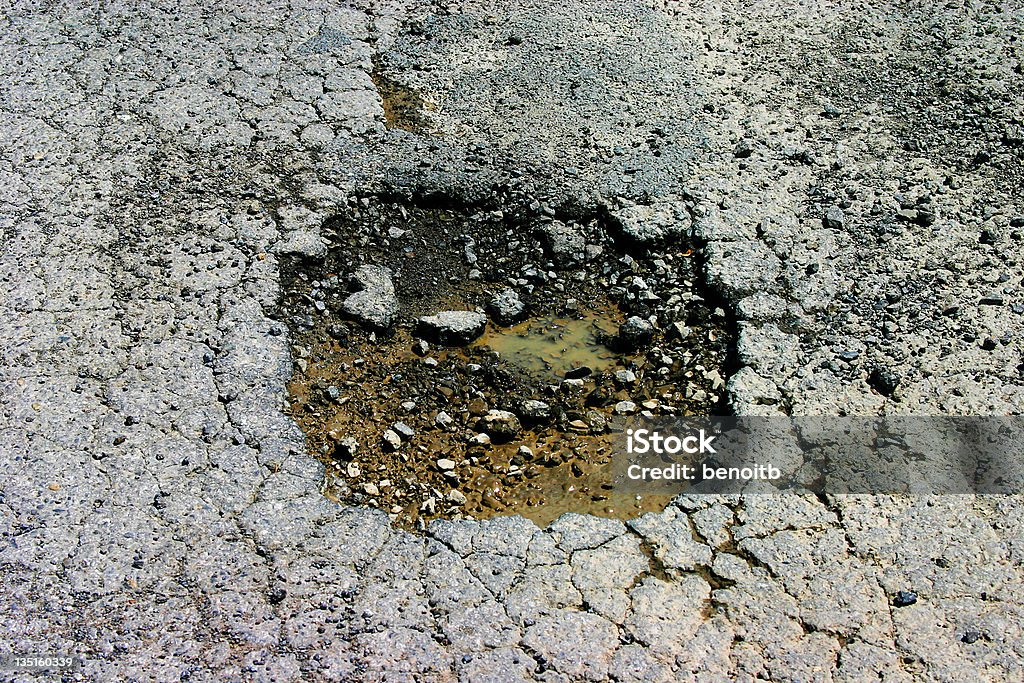 Pothole - ひびが入ったのロイヤリティフリーストックフォト
