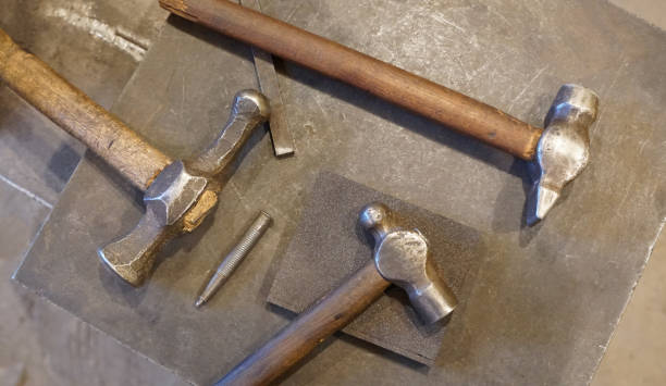 hummers, todas las herramientas de herrería en forja - herramientas de herrero fotografías e imágenes de stock