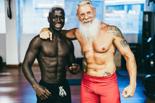 Multi generational friends having fun after workout routine at gym club - Focus on faces Multi generational friends having fun after workout routine at gym club - Focus on faces senior bodybuilders stock pictures, royalty-free photos & images