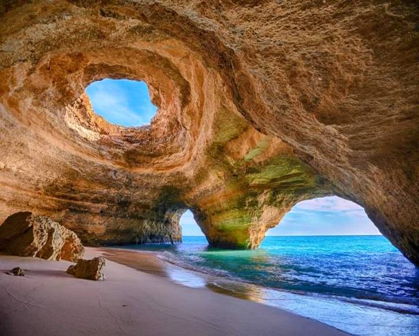 베나길 동굴, 라고아, 알가르베, 포르투갈 - portugal 뉴스 사진 이미지