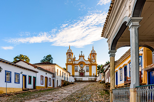 Una tranquila calle histórica en la ciudad de Tiradentes en Minas Gerais photo