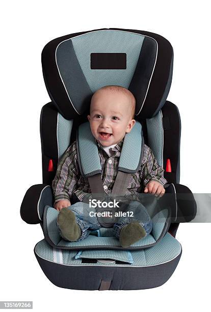 Foto de Menino Em Carseat e mais fotos de stock de Cadeirinha de criança para carro - Cadeirinha de criança para carro, Criança, Fundo Branco