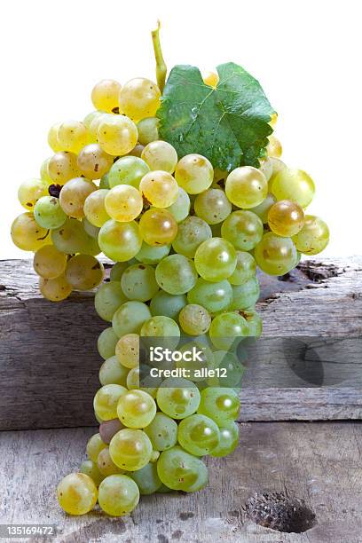 Verde Uvas Foto de stock y más banco de imágenes de Antioxidante - Antioxidante, Comida sana, Cultivo