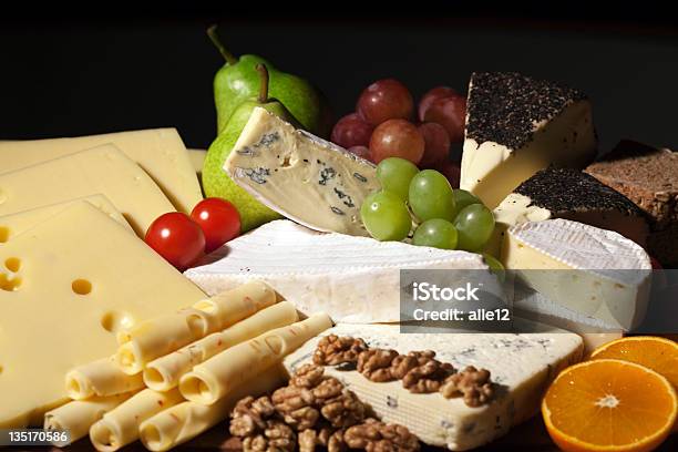 Queijo Ainda Vida - Fotografias de stock e mais imagens de Agricultura - Agricultura, Buffet, Camembert