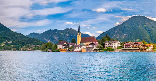 Parish Church of St. Lawrence in front of Bodenschneid,  Stuempfling and Wallberg mountains, lake Tegernsee, Egern, Rottach-Egern, Upper Bavaria, Bavaria, Germany, Europe