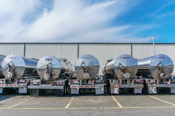Tanker trucks Row shiny metal tanker trucks gas truck stock pictures, royalty-free photos & images