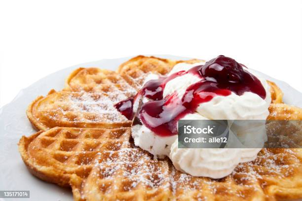 Waffle Com Creme - Fotografias de stock e mais imagens de Waffle - Waffle, Nata, Gelado