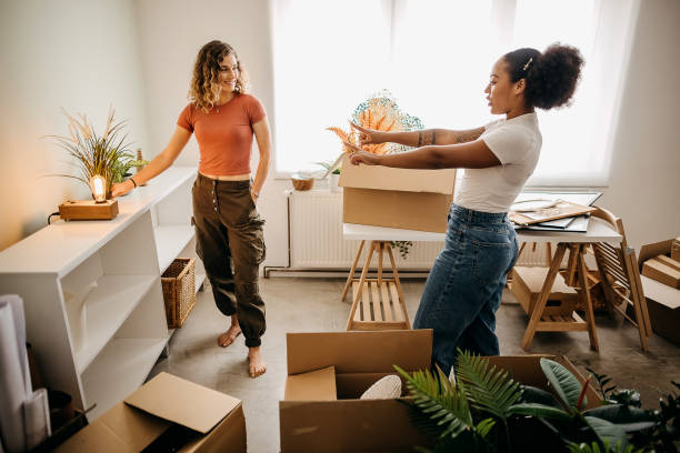 we start living together - moving house apartment couple box imagens e fotografias de stock