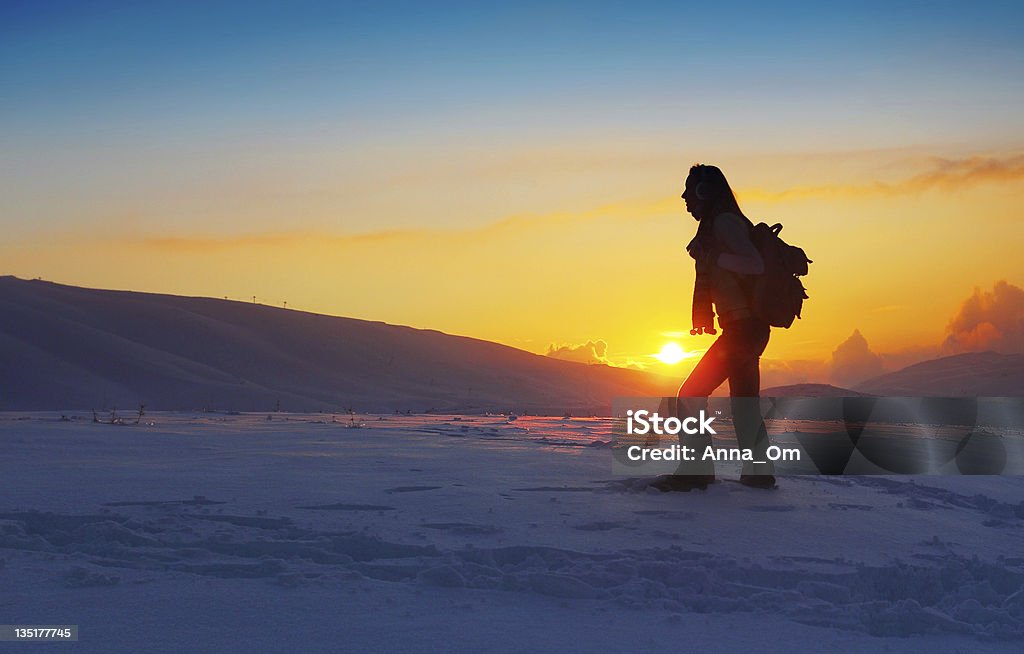 Mulher caminhada nas montanhas de Inverno Madagáscar - Royalty-free Adulto Foto de stock