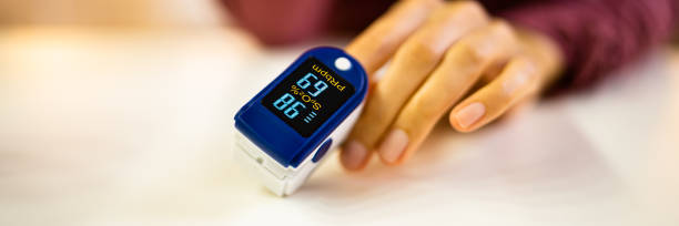 African Hand Pulse Heart Rate African Hand Pulse Heart Rate And Oximeter pulse oxymeter stock pictures, royalty-free photos & images