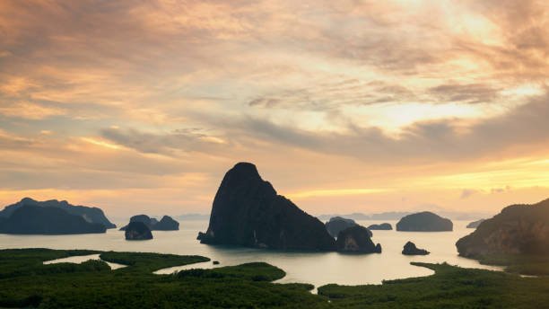 samed nang chee aussichtspunkt bei sonnenaufgang, phang nga - samed stock-fotos und bilder