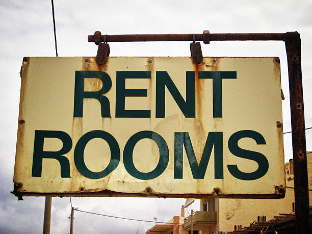 istock RENT ROOMS Sign 135179350