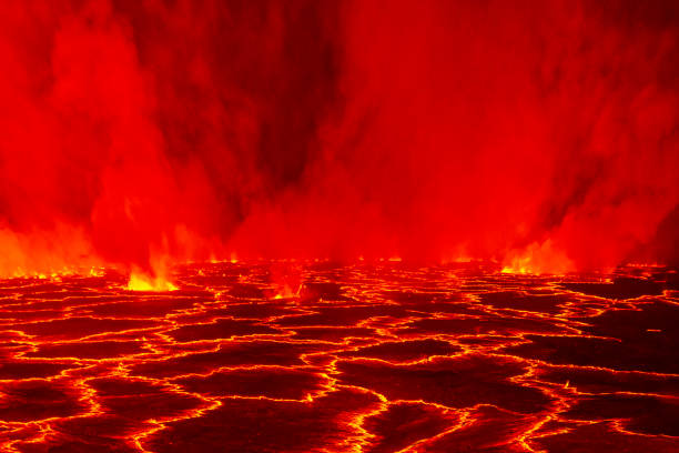 lac de lave nyiragongo - lava lake photos et images de collection