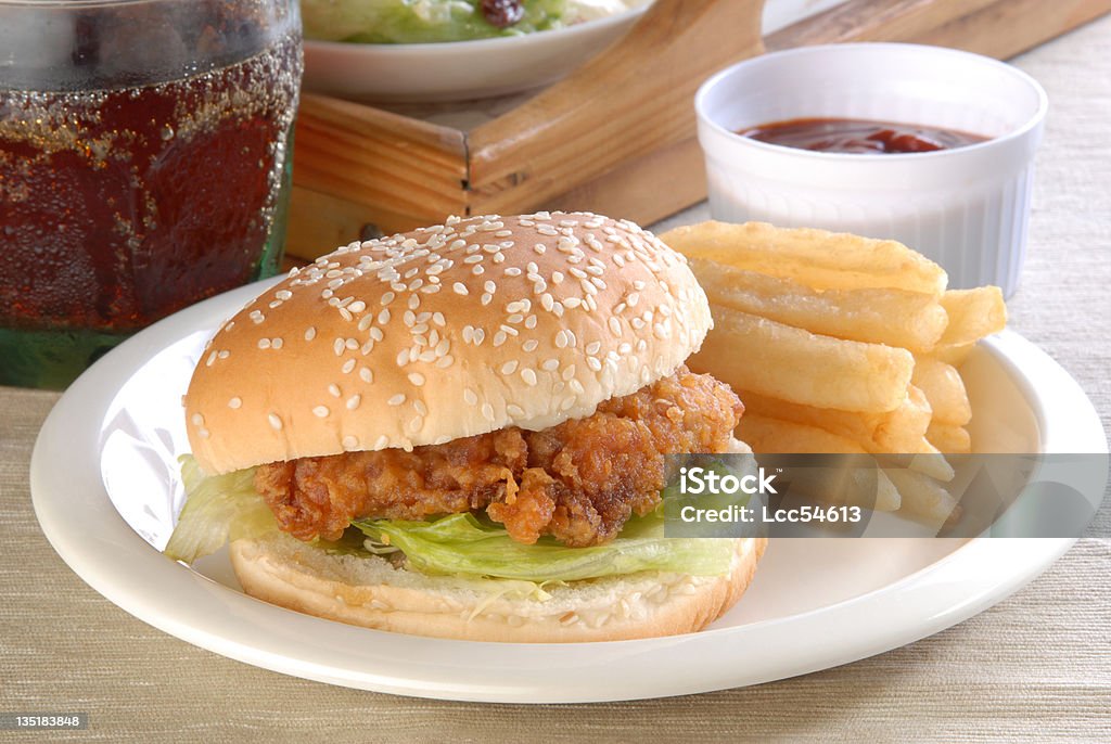 Hamburger di pollo - Foto stock royalty-free di Alimentazione non salutare