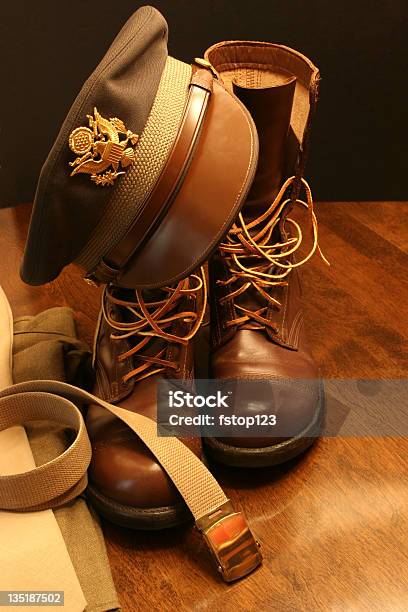 Foto de Uniforme Militar Da Ii Guerra Mundial Chapéu Botas Antigo Vintage e mais fotos de stock de 4 de Julho