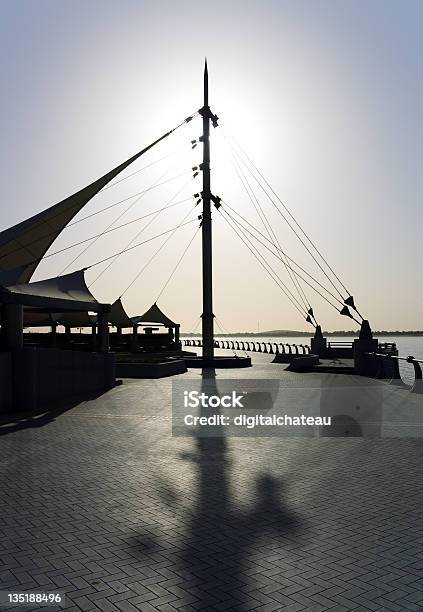 Sonne Und Schatten Auf Der Corniche Stockfoto und mehr Bilder von Abu Dhabi - Abu Dhabi, Architektur, Fotografie