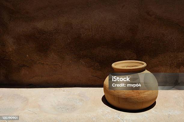 Clay Potenciómetro De Foto de stock y más banco de imágenes de Alfarería - Alfarería, Antigüedades, Arcilla